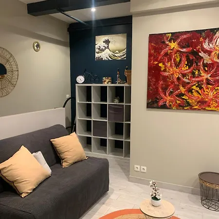 Montmartre Shelter *